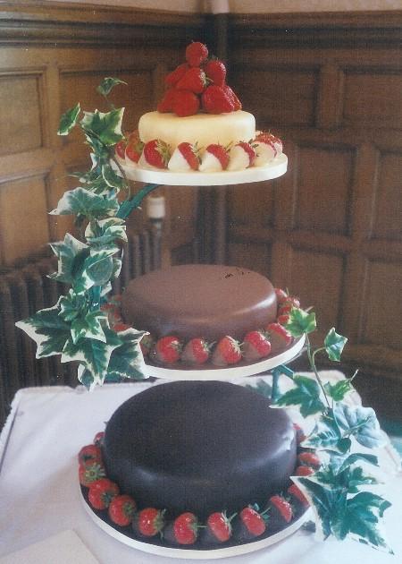 Strawberry Chocolate Wedding Cake  Ref CW101