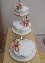 Heart Shaped Wedding Cake with peach roses  Ref IC024
