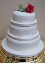 Single Rose Wedding Cake   Ref IC014
