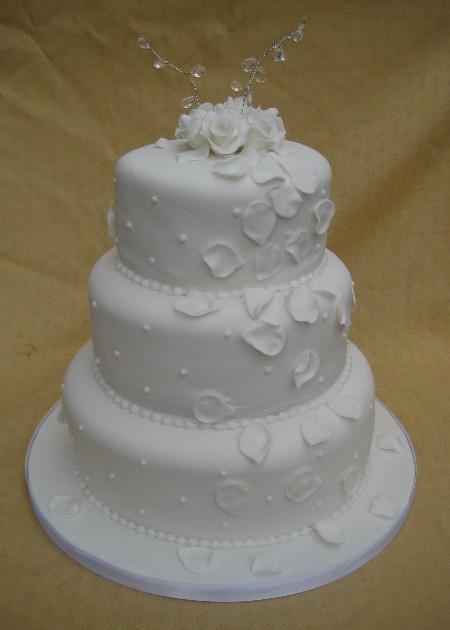 White Wedding Cake  Ref 063