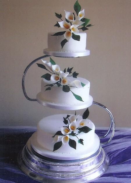 Classic Lily Wedding Cake Ref  IC701