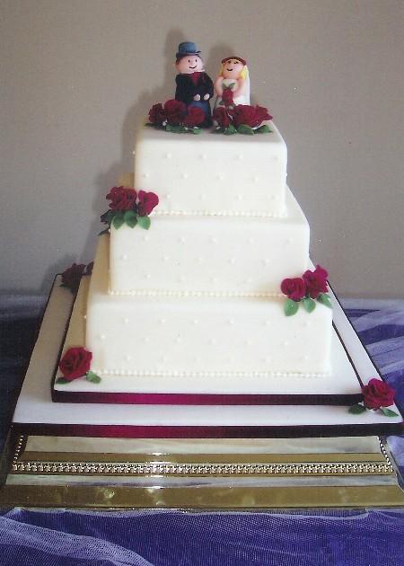 Bride and Groom Cake     Ref   IC001