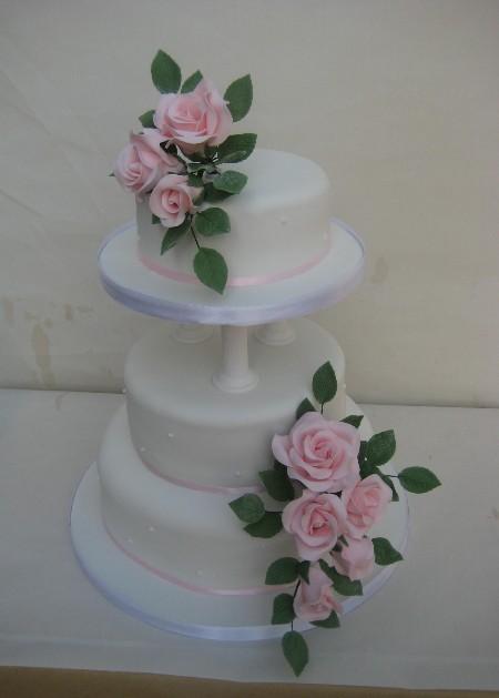 3 tier traditional raised rose cake REF IC099