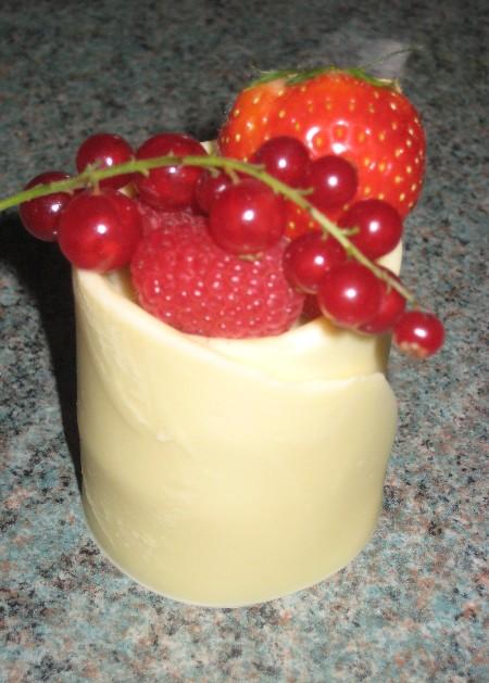 Individual white chocolate heaven with fresh fruits REF CW038