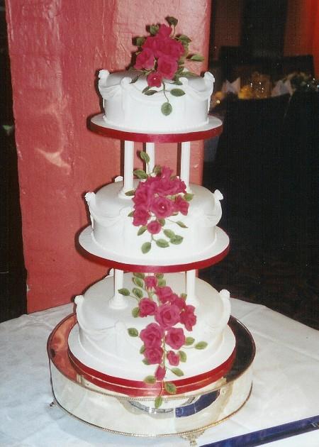 Red Rose Wedding Cake  Ref IC703