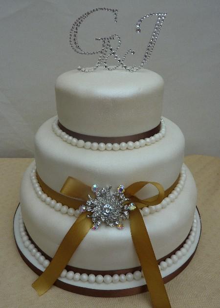 Diamante and pearl cake Ref  IC112