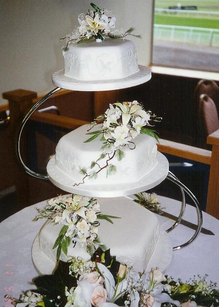 White Wedding Cake  Ref  IC721