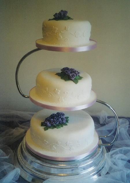 Fondant Roses Wedding Cake  Ref IC725