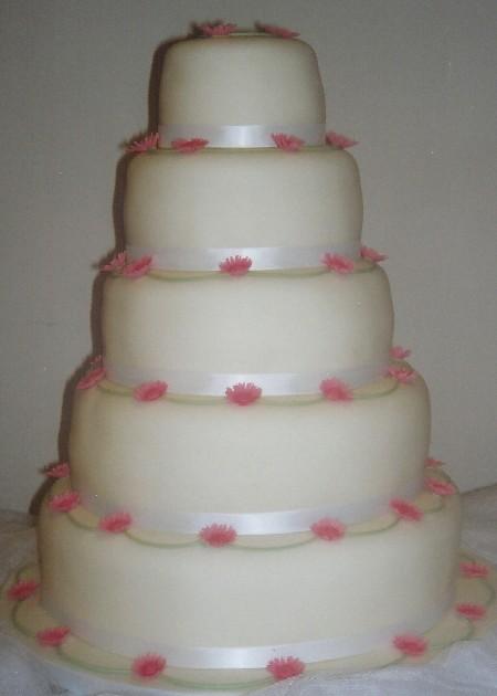 Elegant Daisy Wedding Cake  Ref IC707