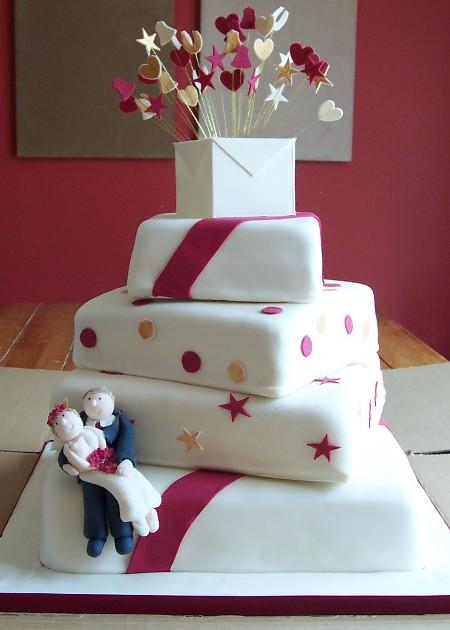 Parcel Wedding Cake   Ref IC012